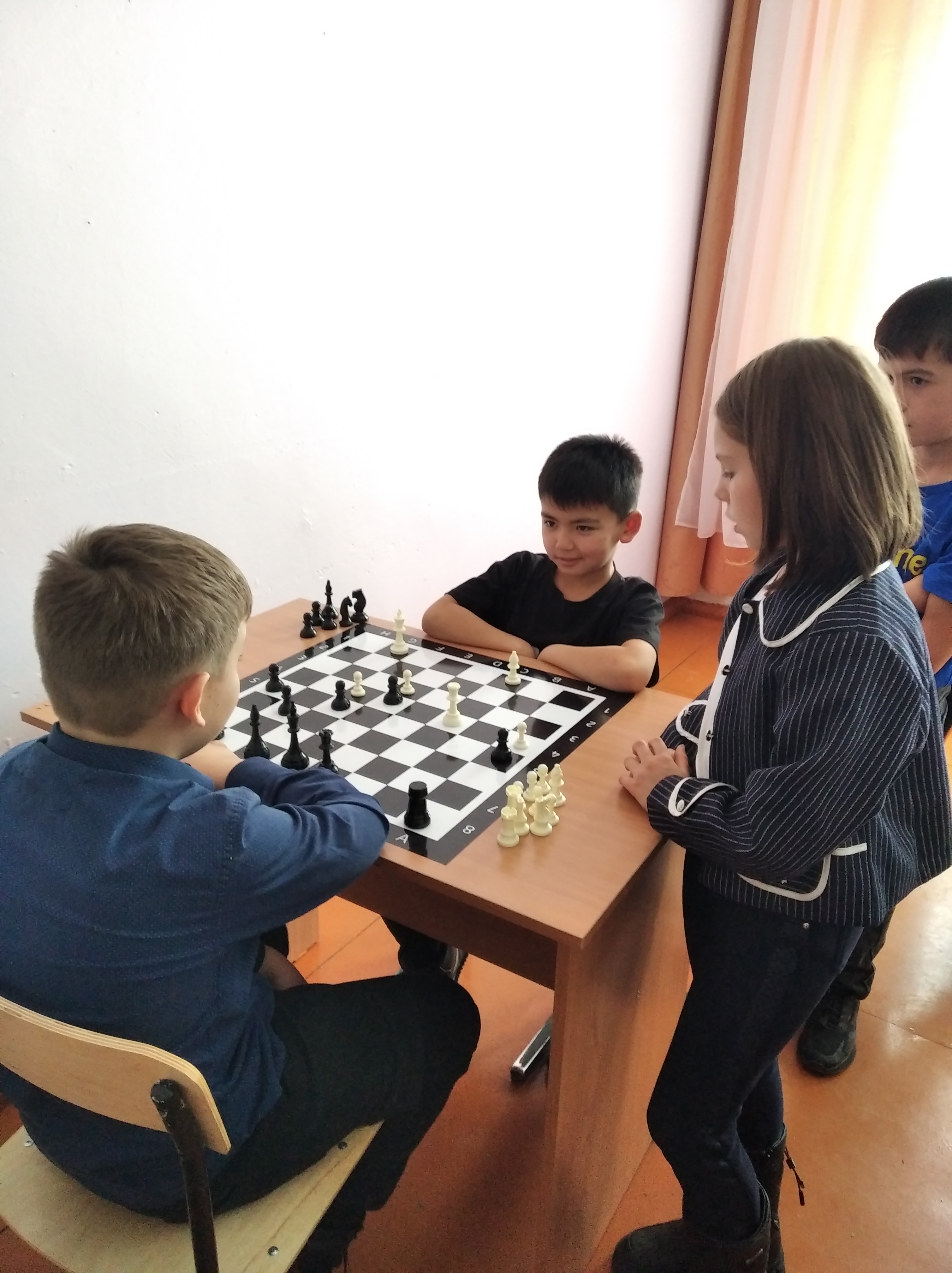 Занятия кружка Шахматы в кабинете внеурочной деятельности